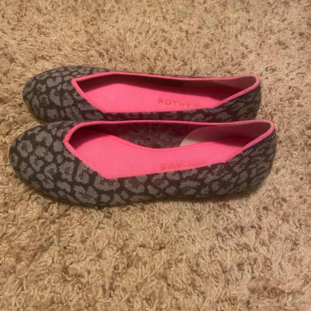 Grey and pink leopard Rothy’s